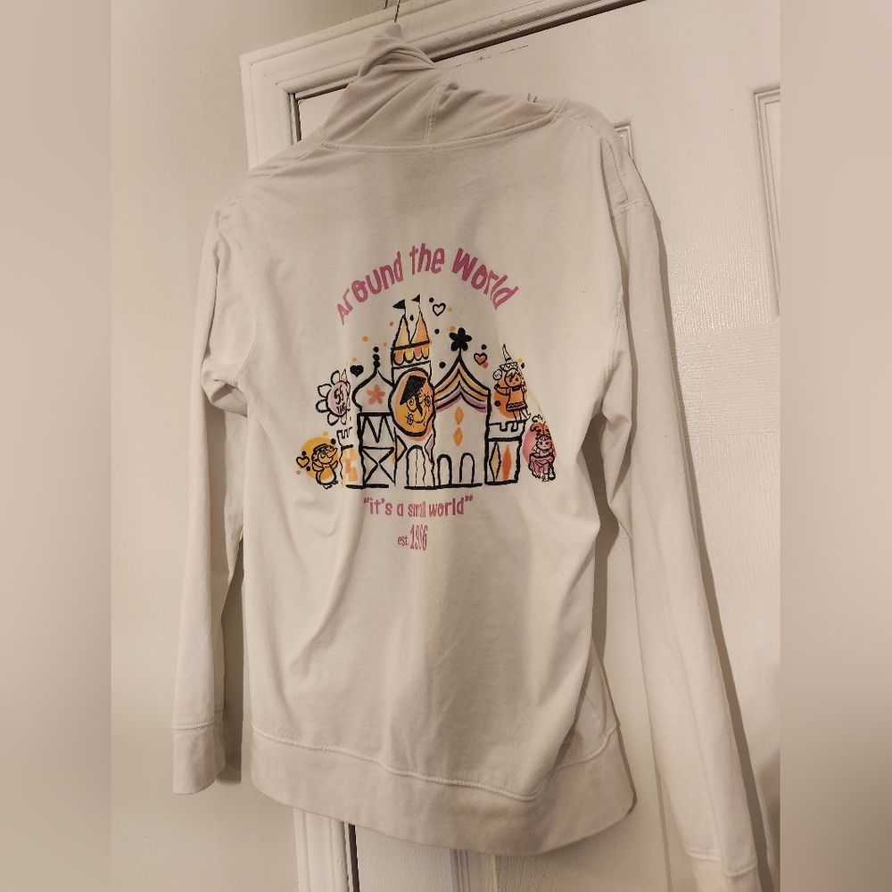 Disney it’s a Small World White Long Sleeve Top S EUC